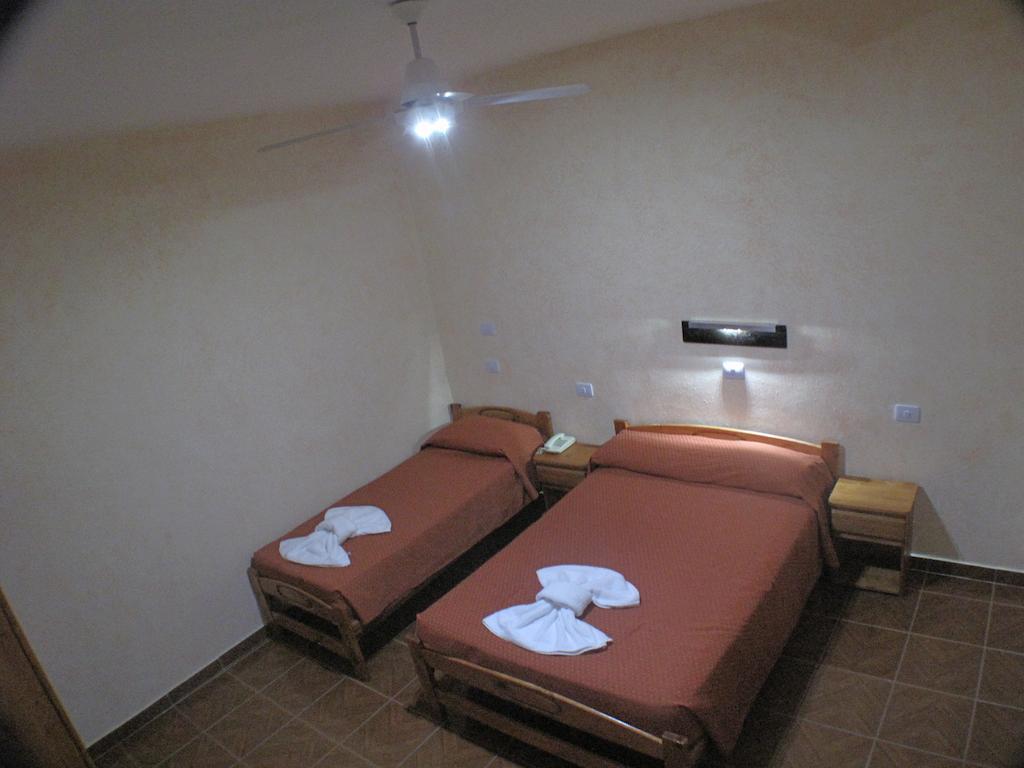 בואנוס איירס Hotel Los Cedros מראה חיצוני תמונה
