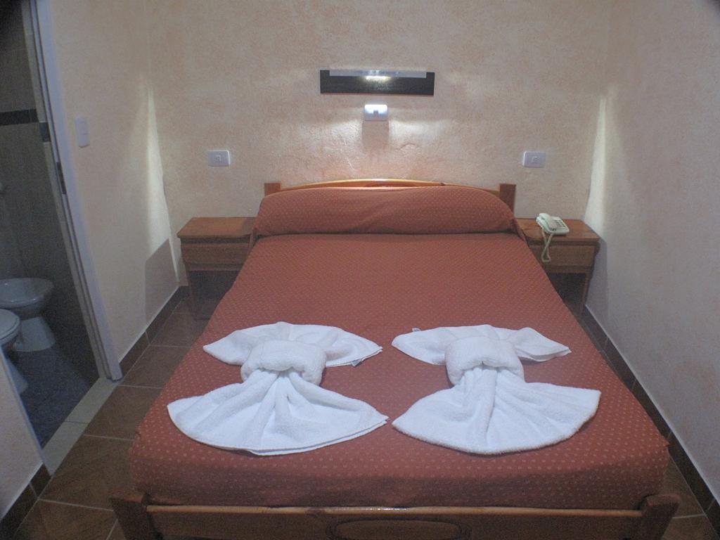 בואנוס איירס Hotel Los Cedros חדר תמונה