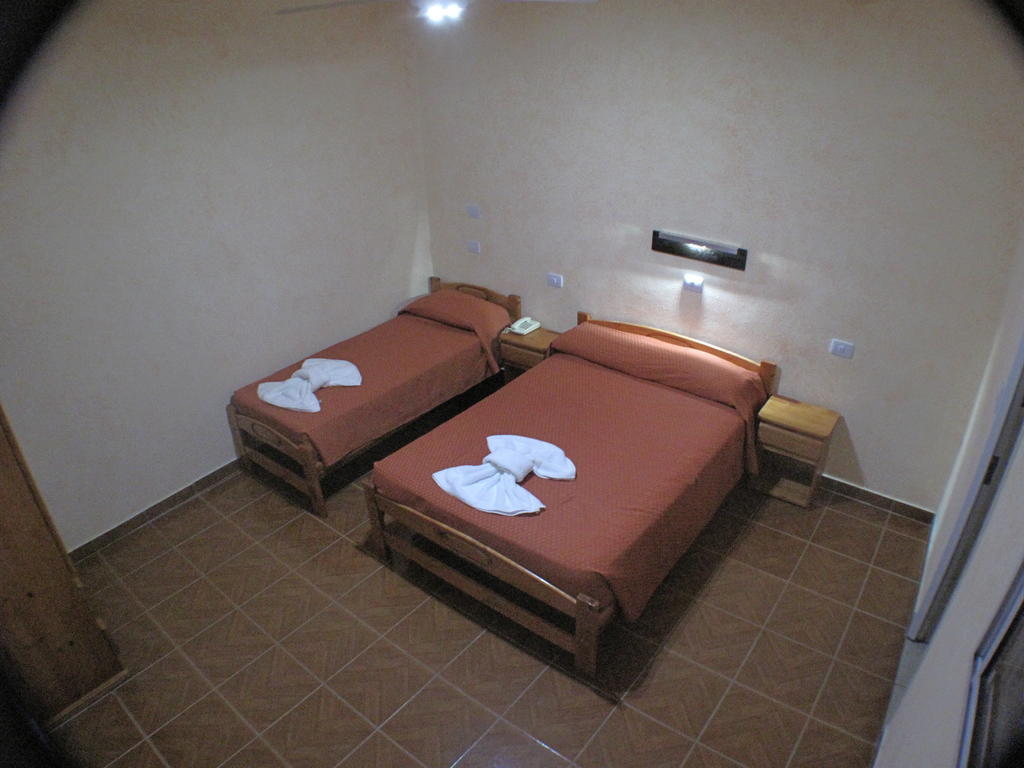 בואנוס איירס Hotel Los Cedros מראה חיצוני תמונה