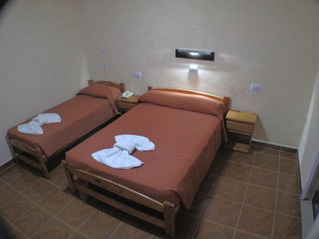 בואנוס איירס Hotel Los Cedros מראה חיצוני תמונה