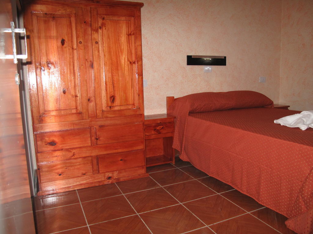 בואנוס איירס Hotel Los Cedros מראה חיצוני תמונה